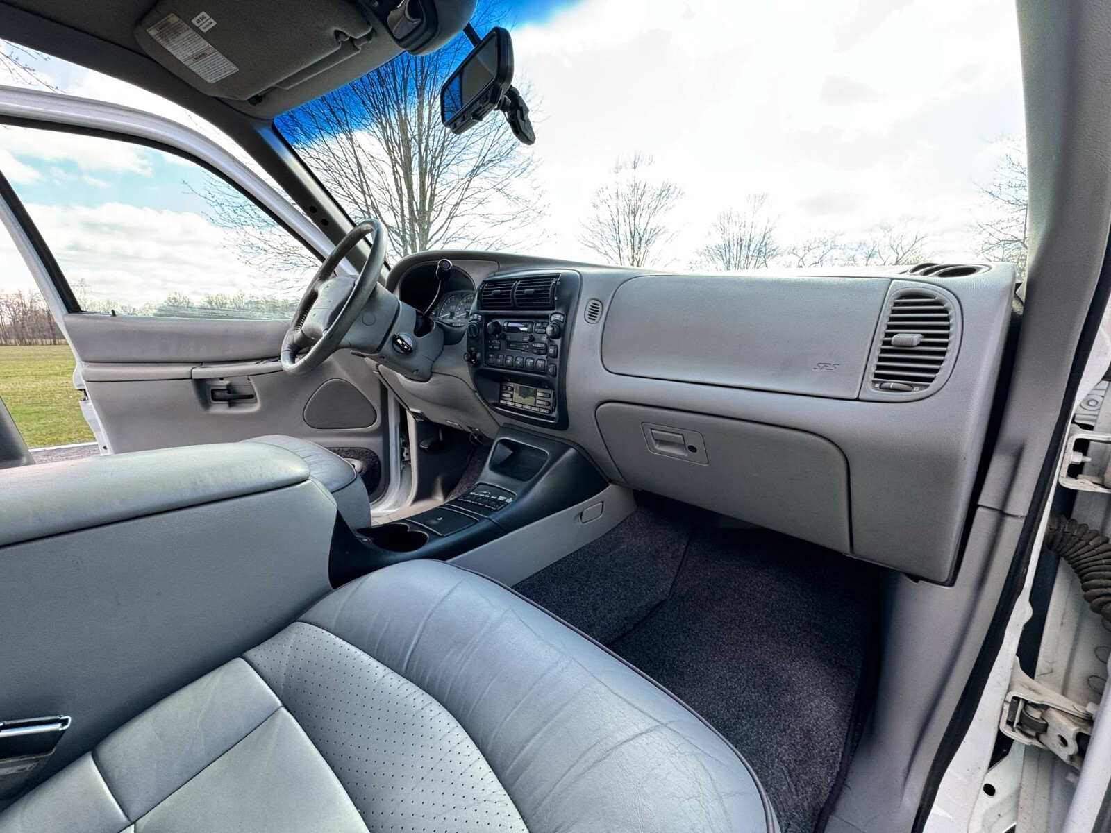Ford-Explorer-1995-SUV-17