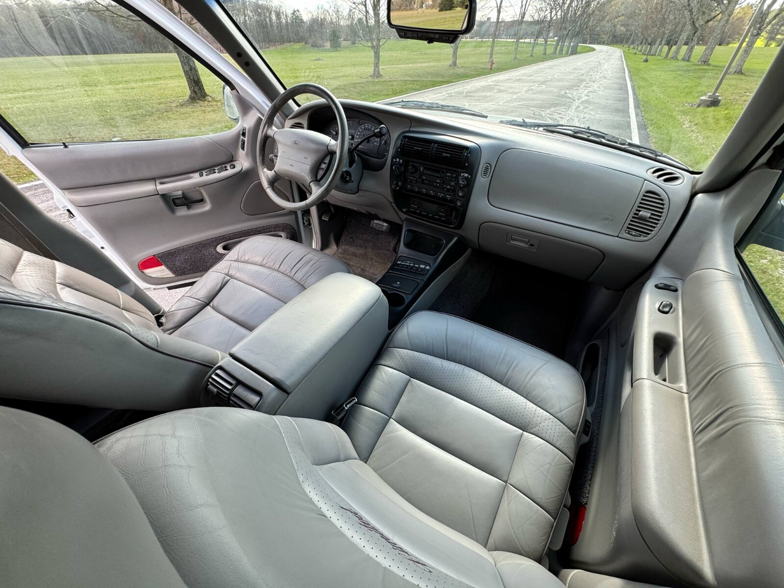 Ford-Explorer-1995-SUV-18
