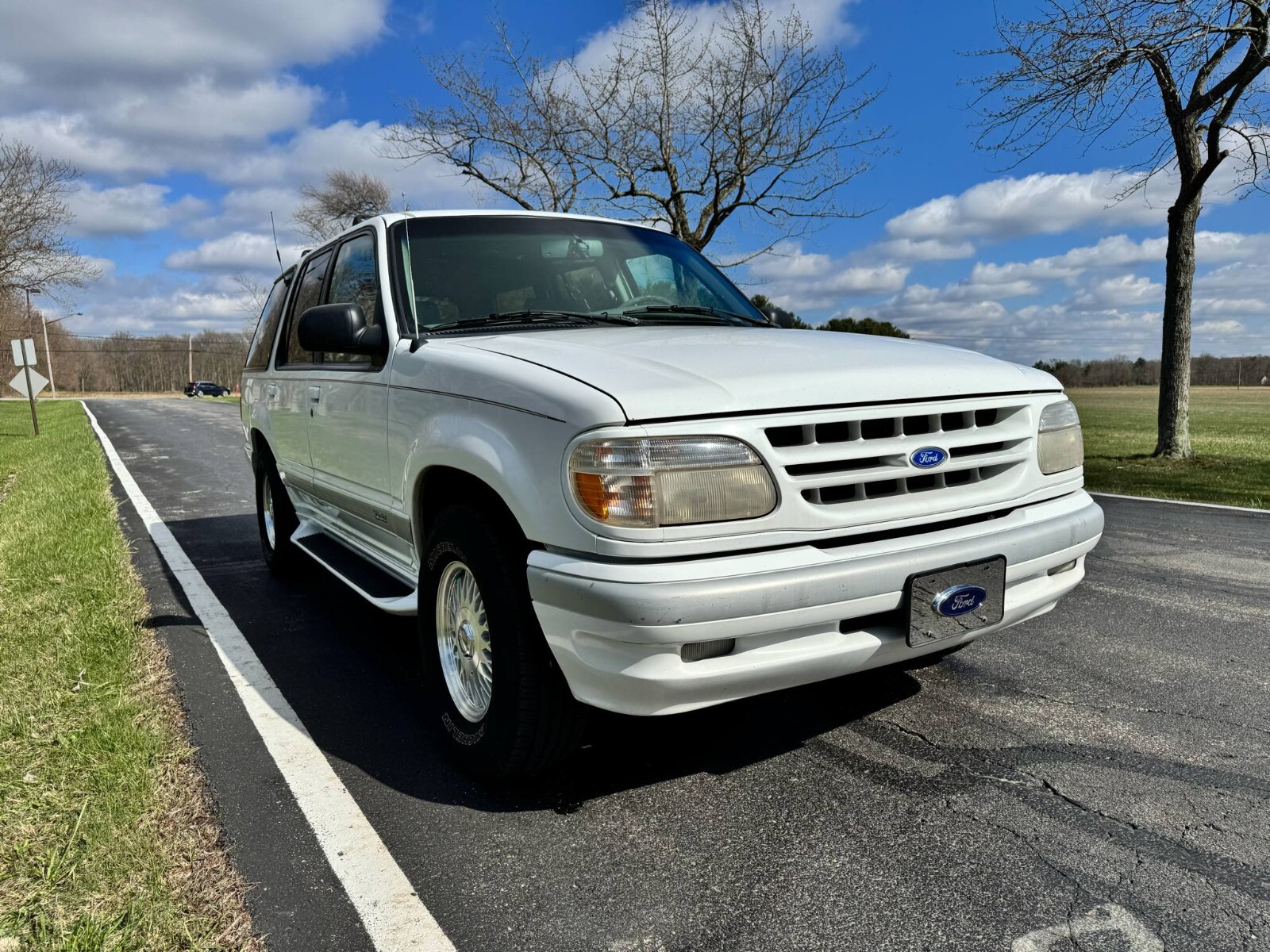 Ford-Explorer-1995-SUV-2
