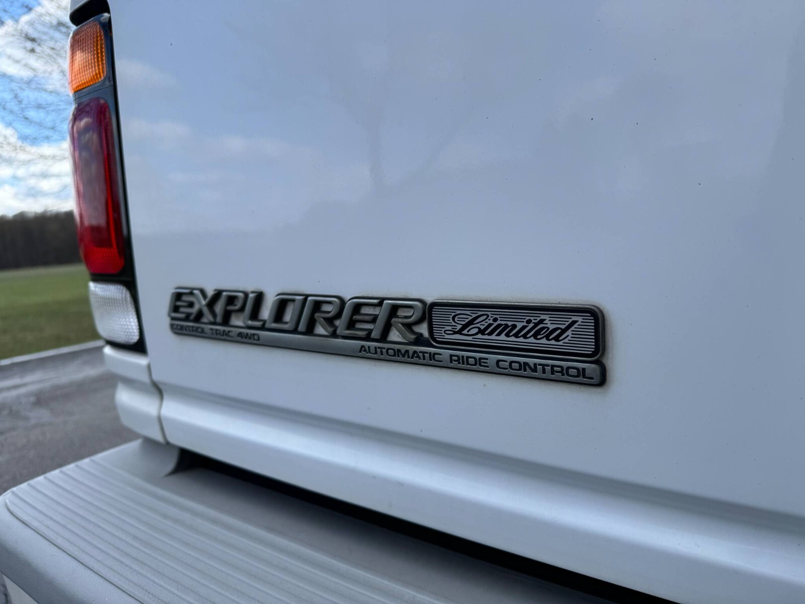 Ford-Explorer-1995-SUV-35