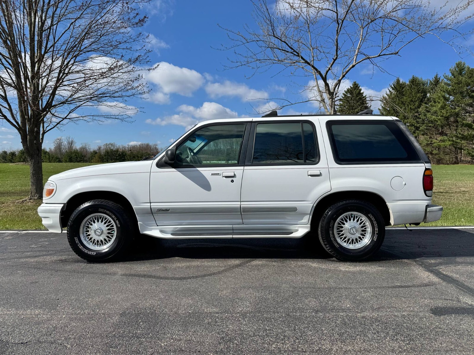 Ford-Explorer-1995-SUV-6