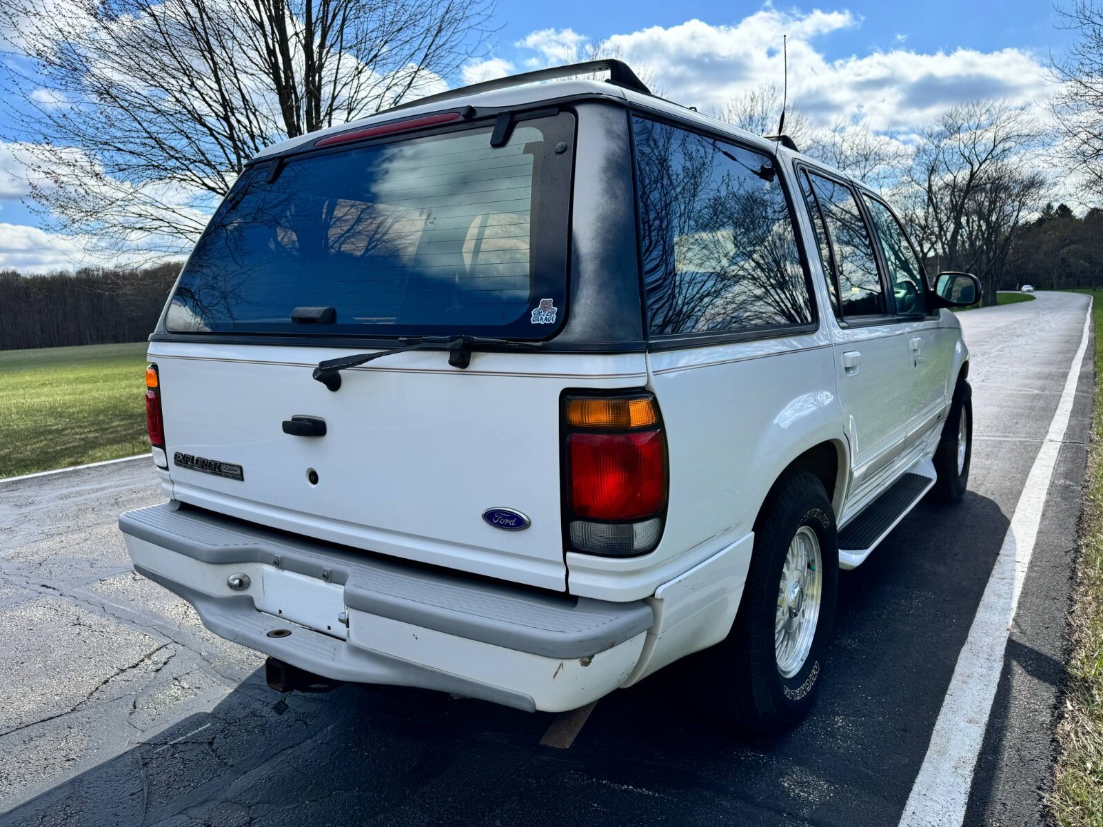 Ford-Explorer-1995-SUV-9