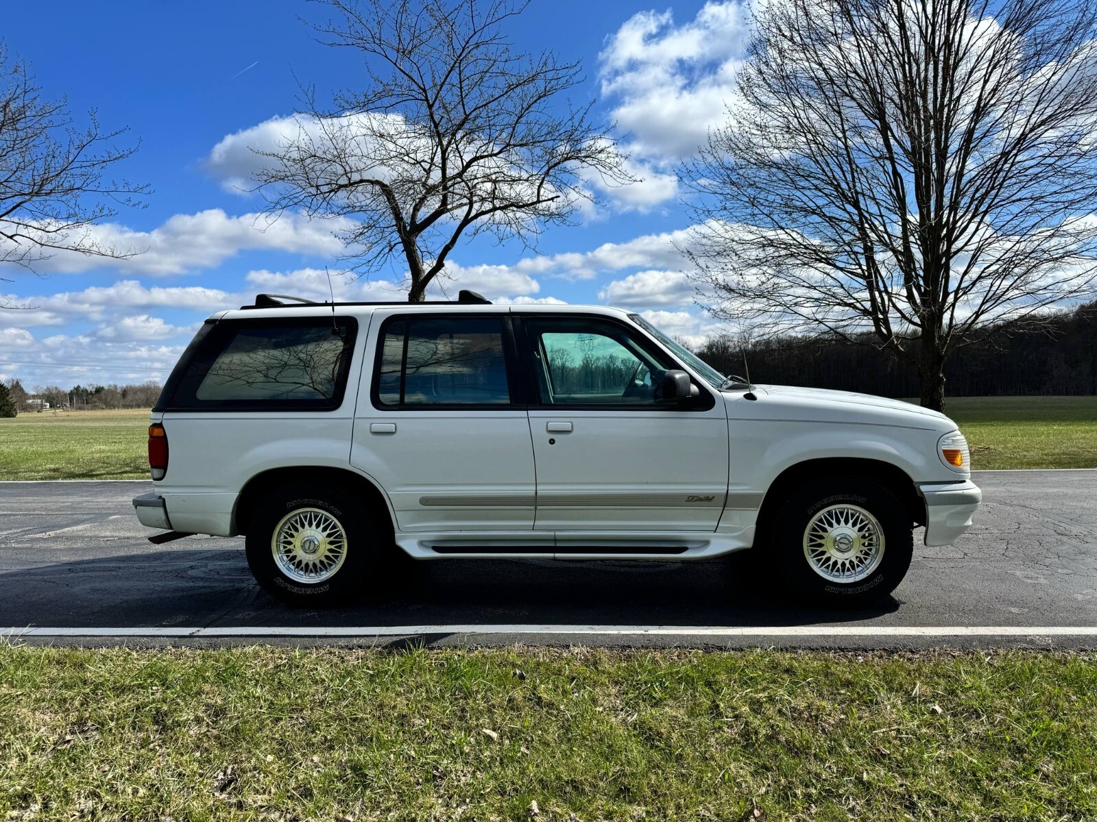 Ford-Explorer-1995-SUV