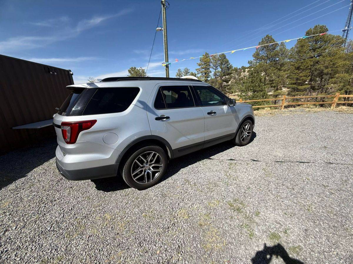 Ford-Explorer-2017-silver-2