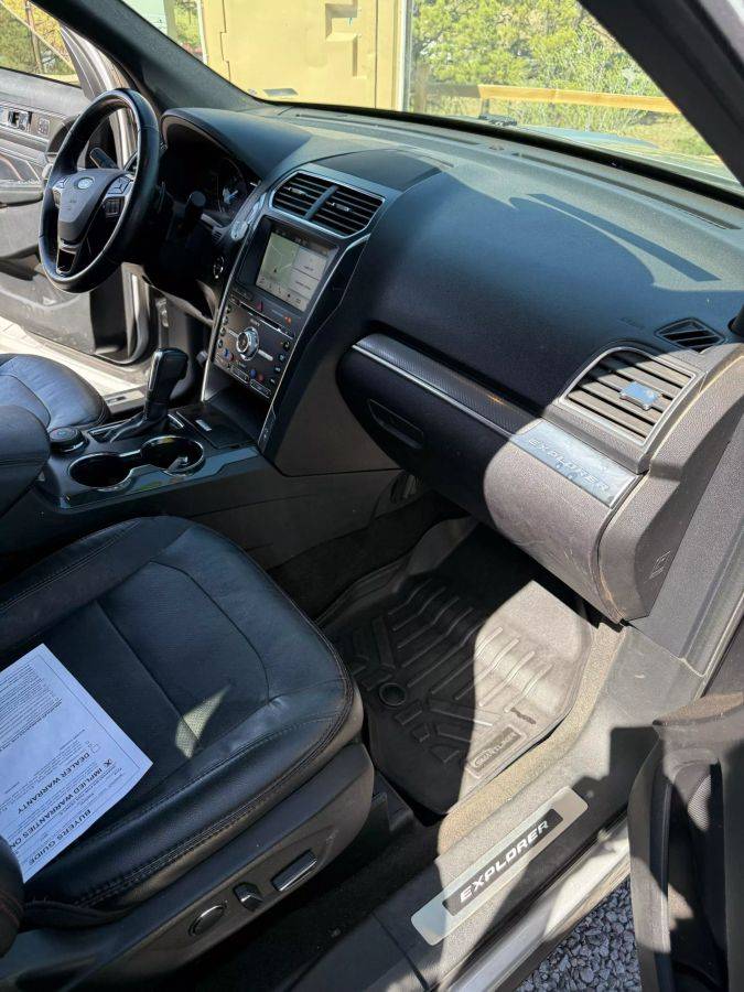 Ford-Explorer-2017-silver-5