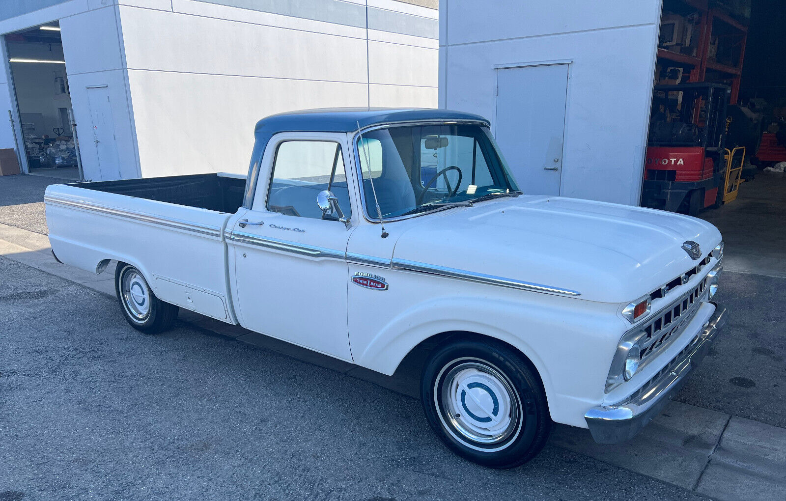 Ford-F-100-1965-Standard-Cab-Pickup-2