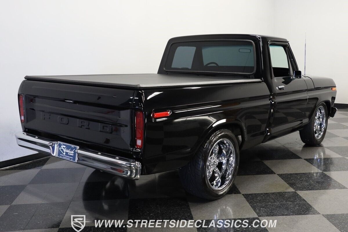 Ford-F-100-1975-Pickup-Truck-10