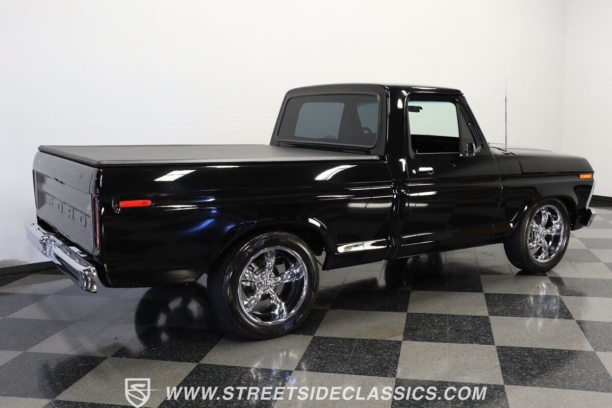 Ford-F-100-1975-Pickup-Truck-11