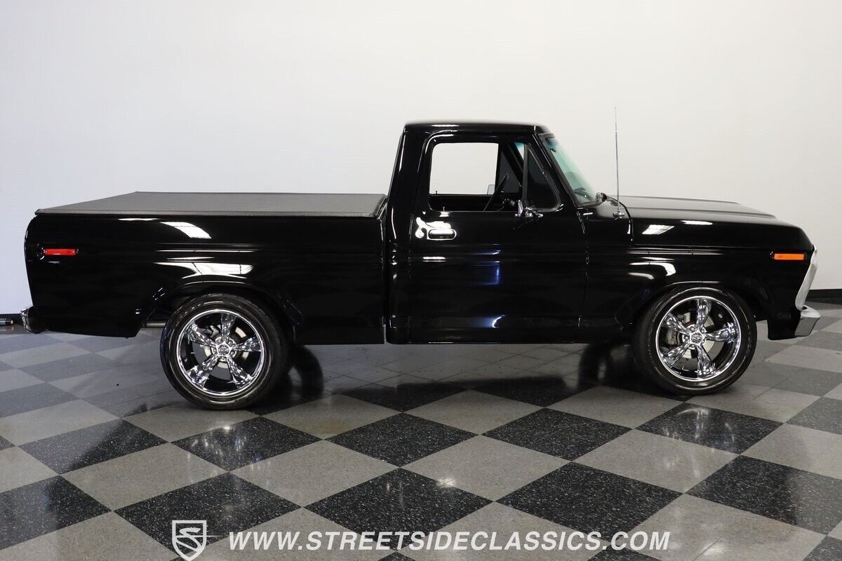Ford-F-100-1975-Pickup-Truck-12