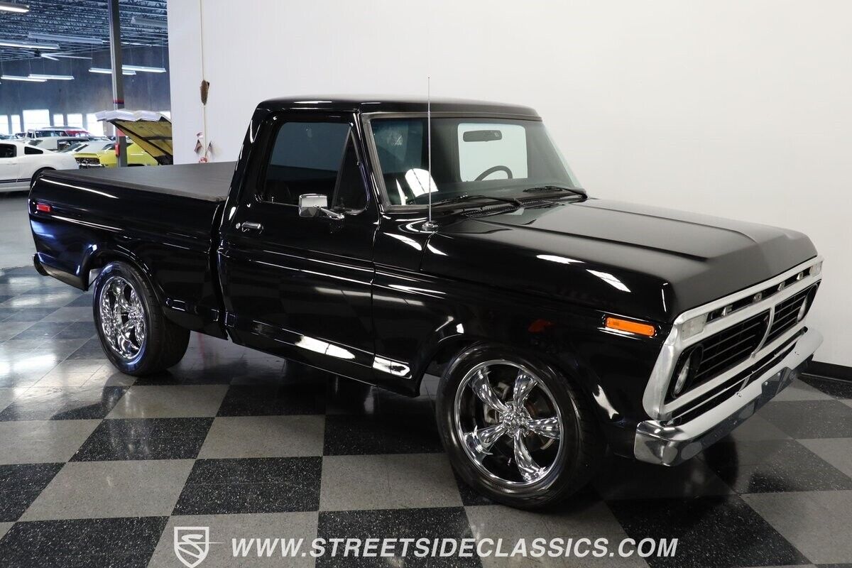 Ford-F-100-1975-Pickup-Truck-13