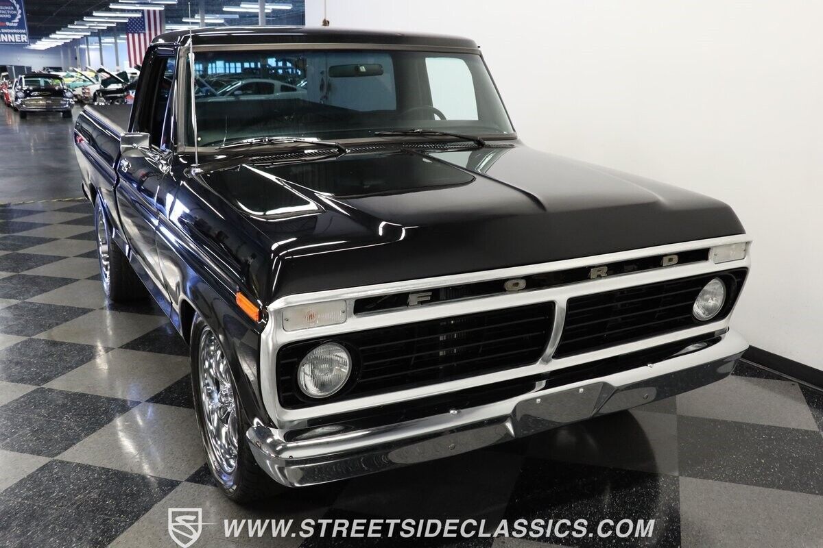 Ford-F-100-1975-Pickup-Truck-14