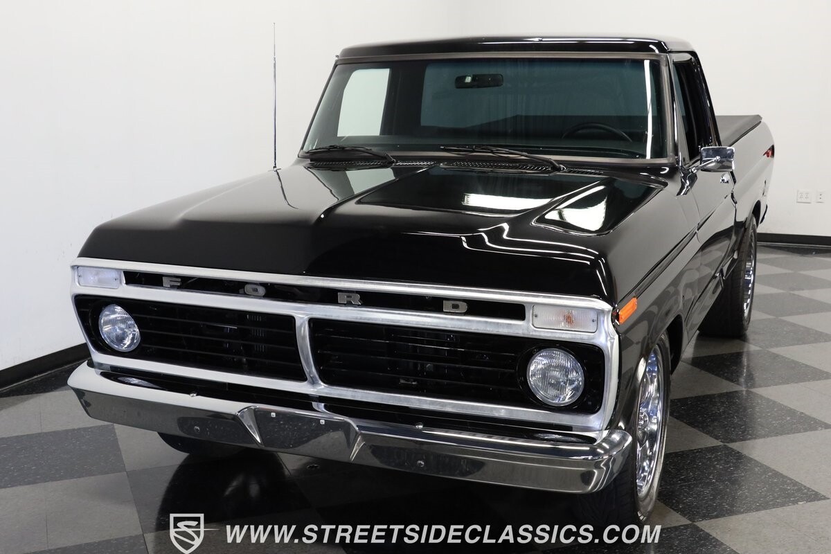 Ford-F-100-1975-Pickup-Truck-16