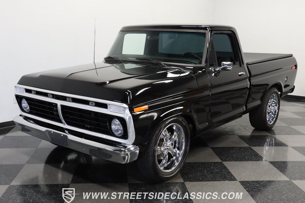 Ford-F-100-1975-Pickup-Truck-17