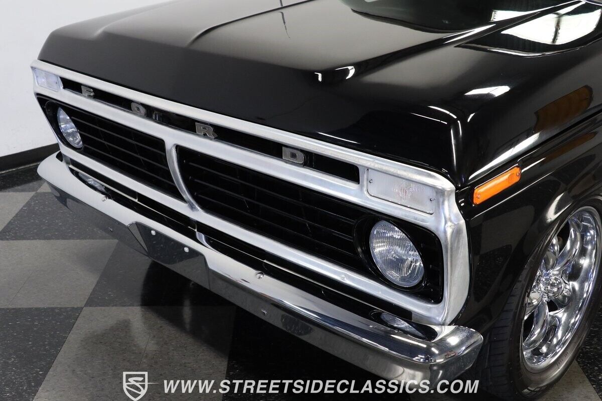Ford-F-100-1975-Pickup-Truck-18