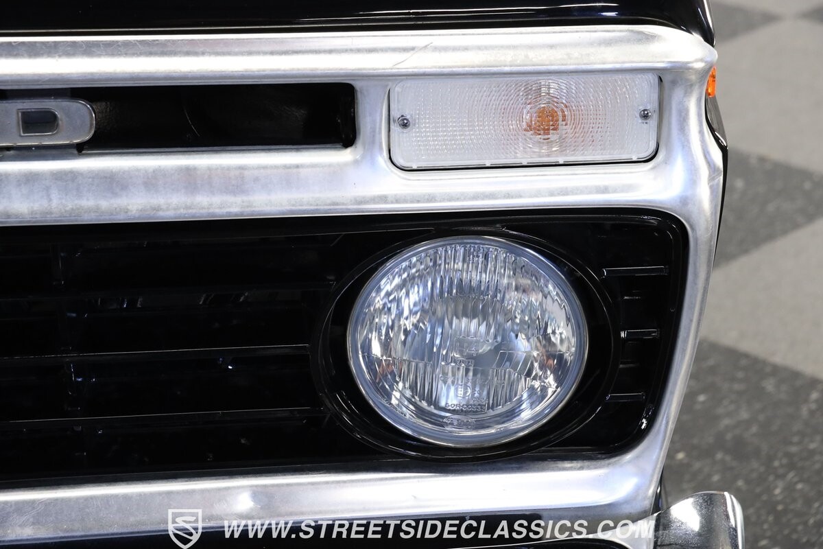 Ford-F-100-1975-Pickup-Truck-19