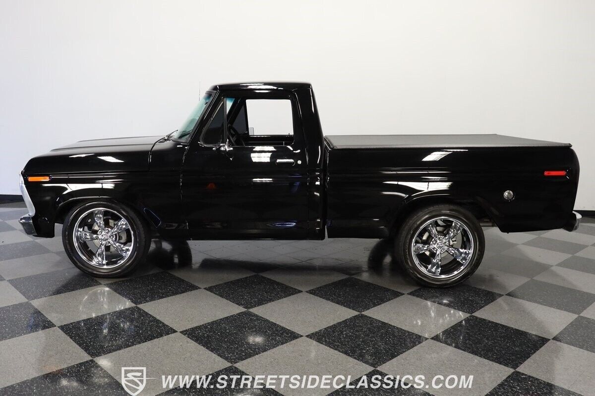 Ford-F-100-1975-Pickup-Truck-2