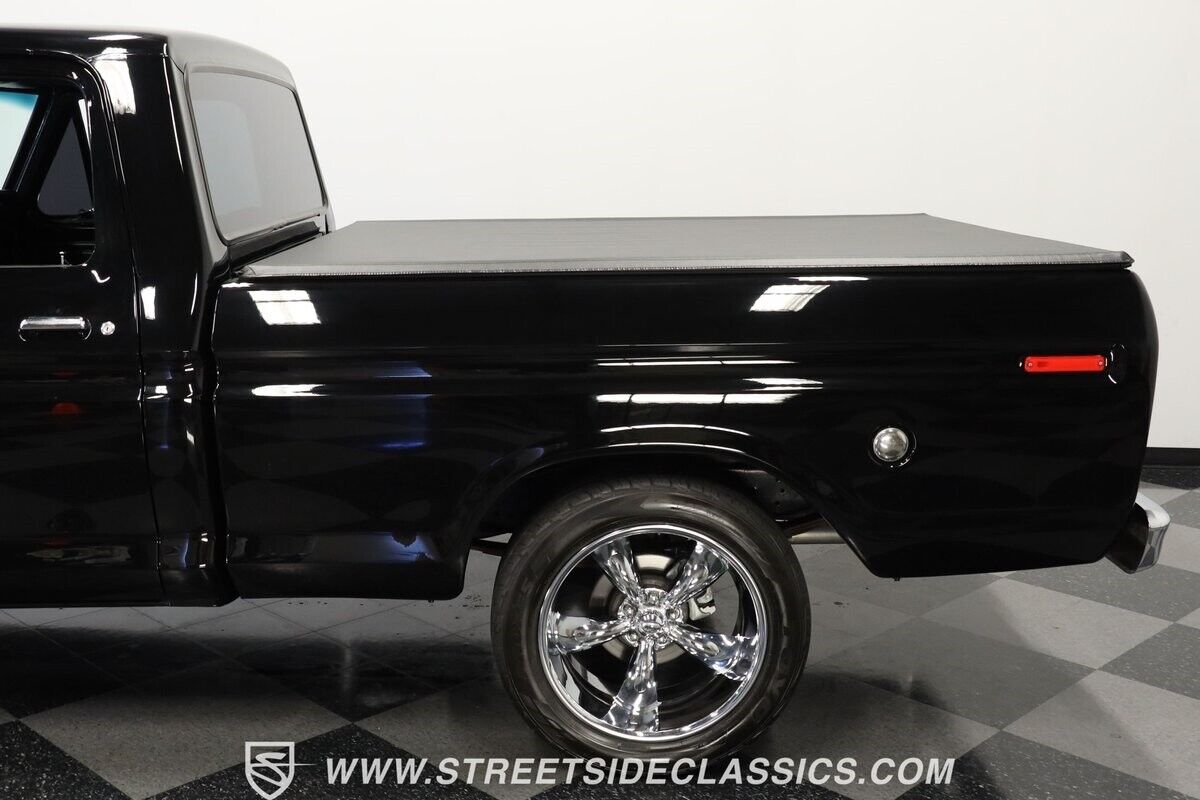 Ford-F-100-1975-Pickup-Truck-23