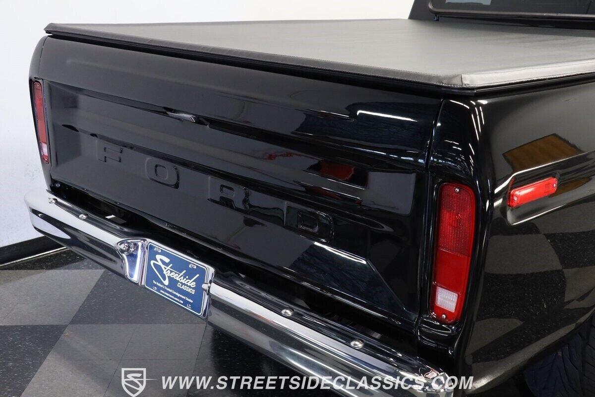 Ford-F-100-1975-Pickup-Truck-24
