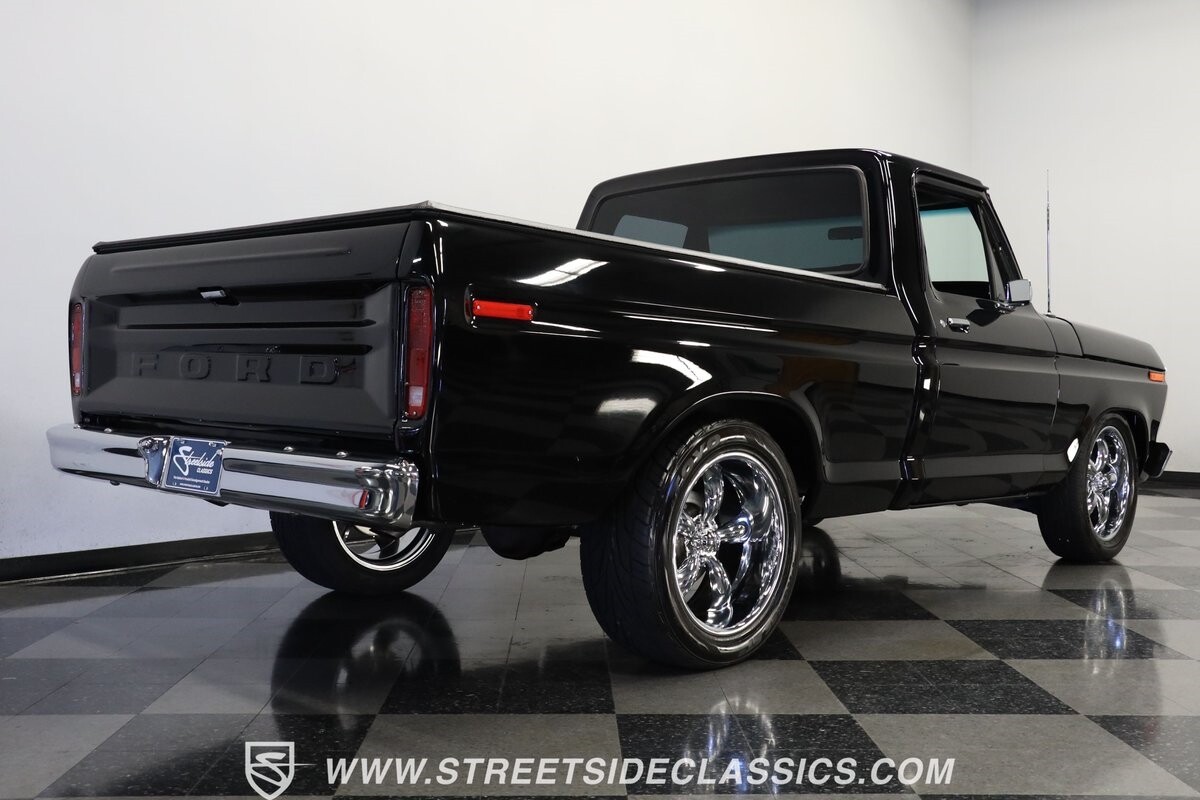 Ford-F-100-1975-Pickup-Truck-25