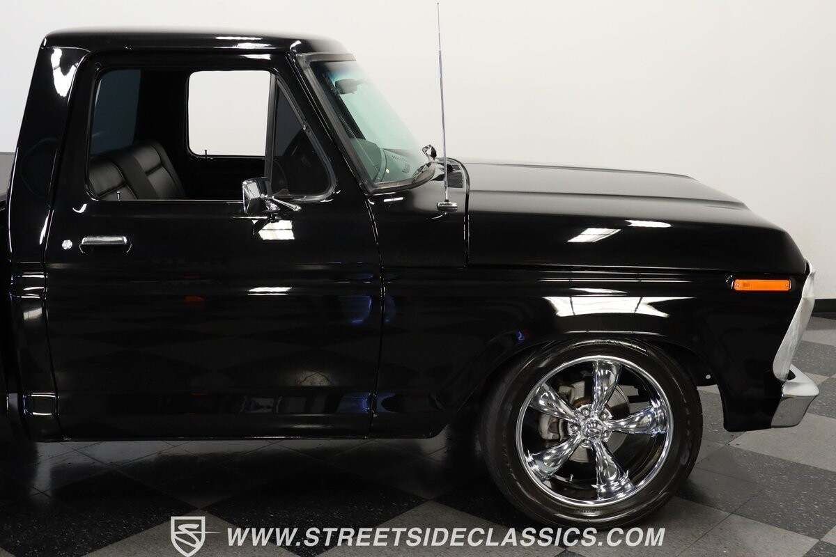 Ford-F-100-1975-Pickup-Truck-28