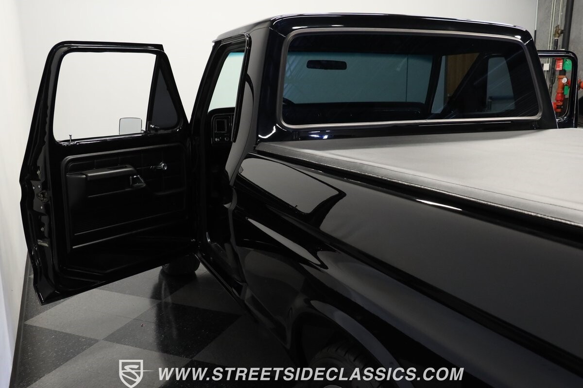 Ford-F-100-1975-Pickup-Truck-32