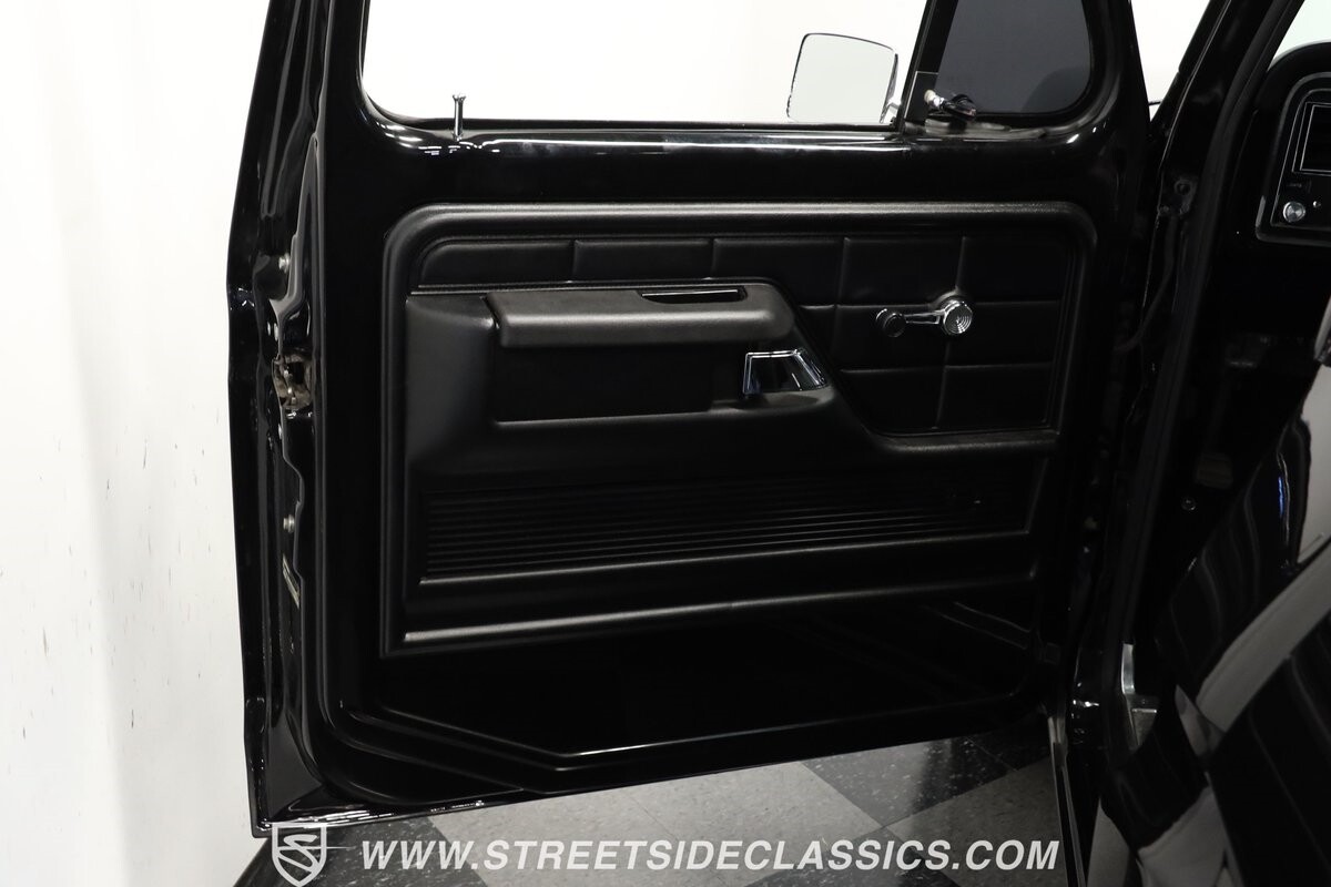 Ford-F-100-1975-Pickup-Truck-33