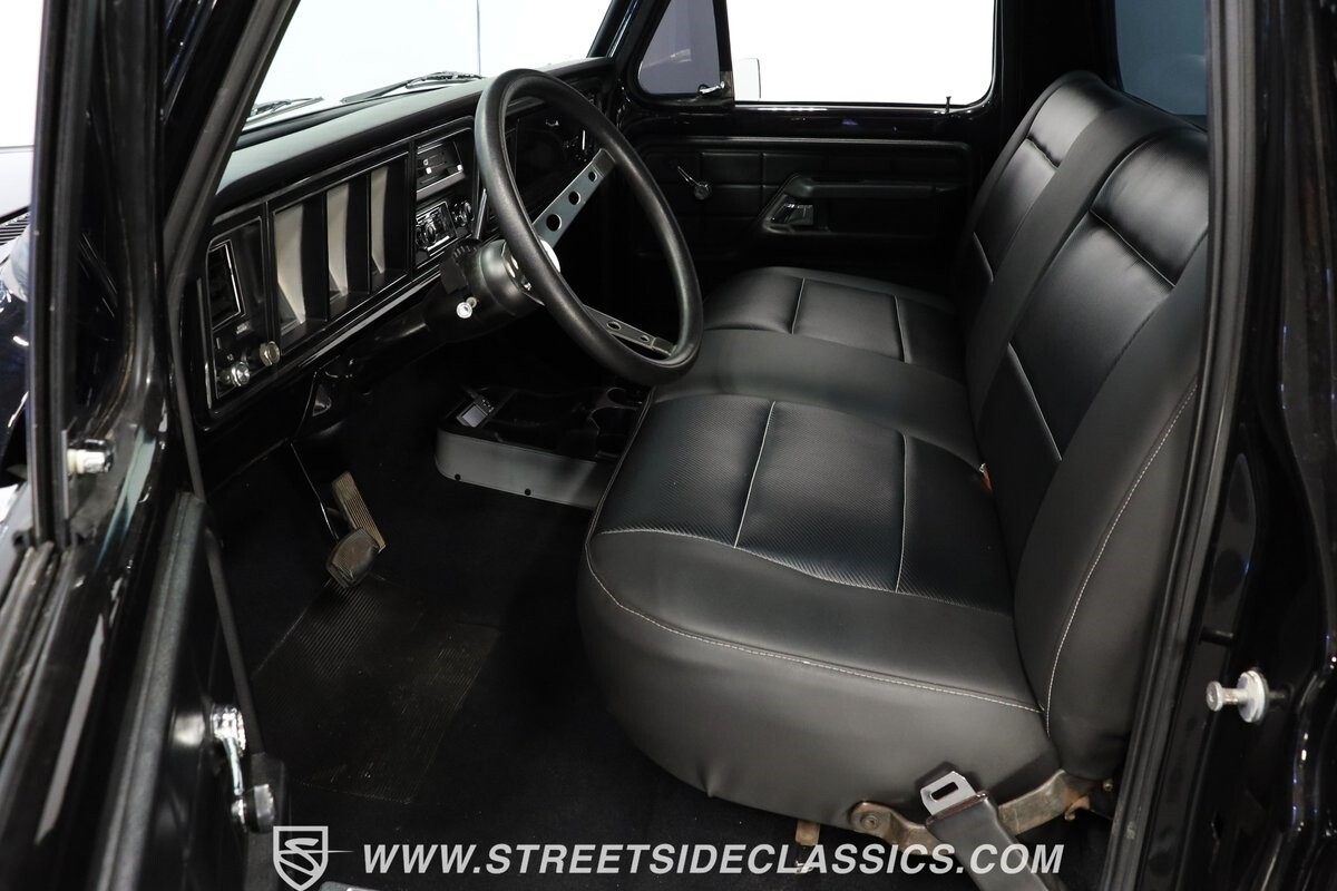 Ford-F-100-1975-Pickup-Truck-34