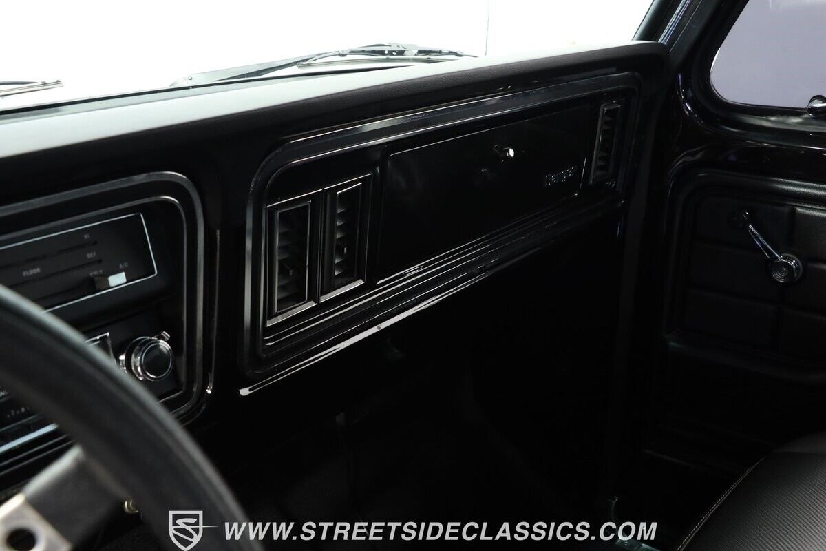 Ford-F-100-1975-Pickup-Truck-38