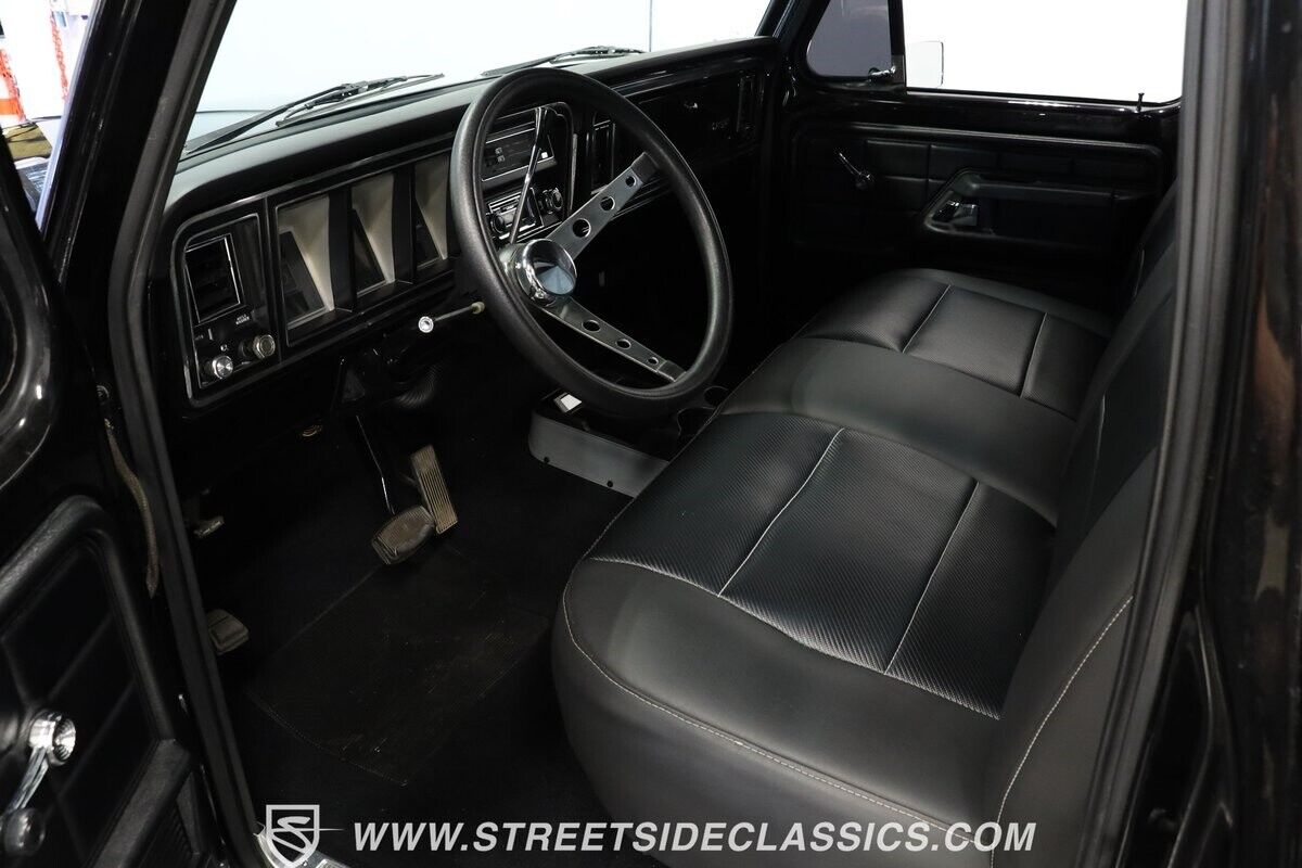 Ford-F-100-1975-Pickup-Truck-4