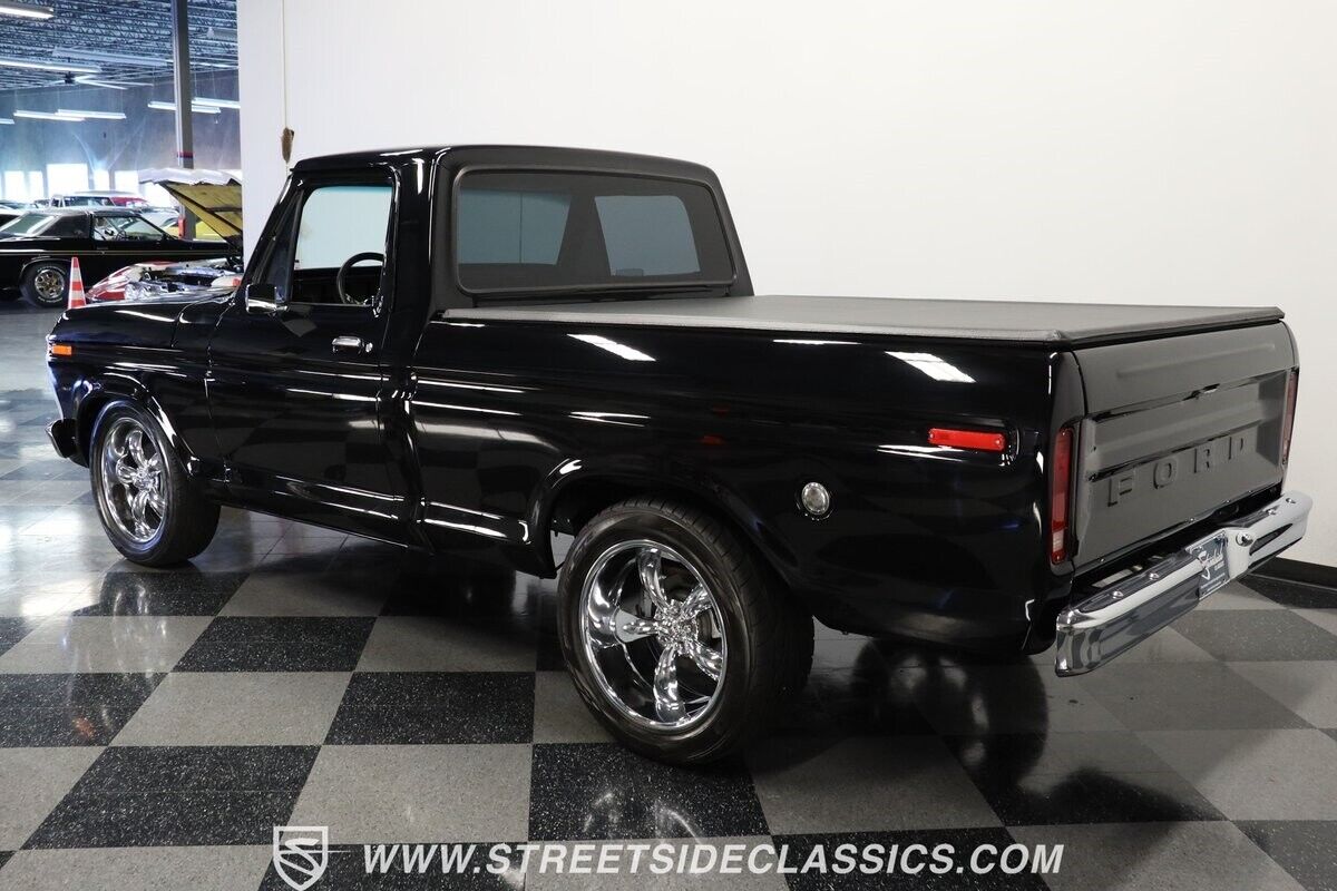 Ford-F-100-1975-Pickup-Truck-6