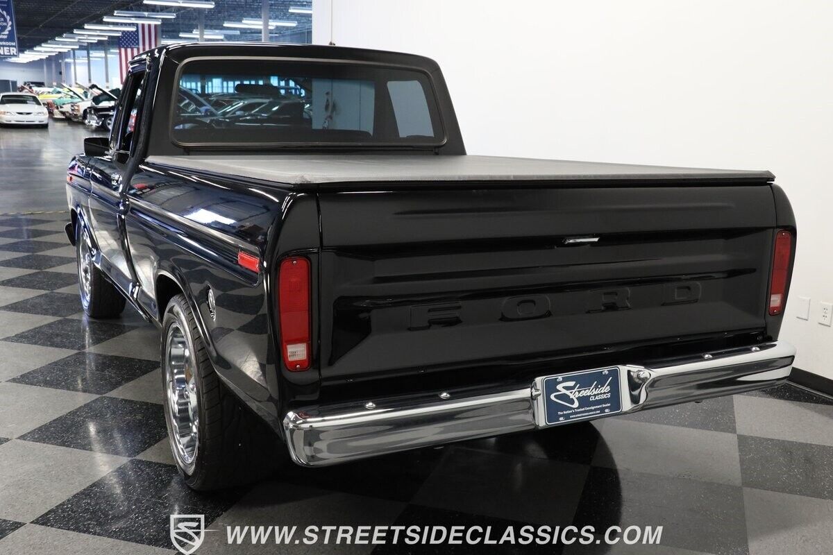 Ford-F-100-1975-Pickup-Truck-7