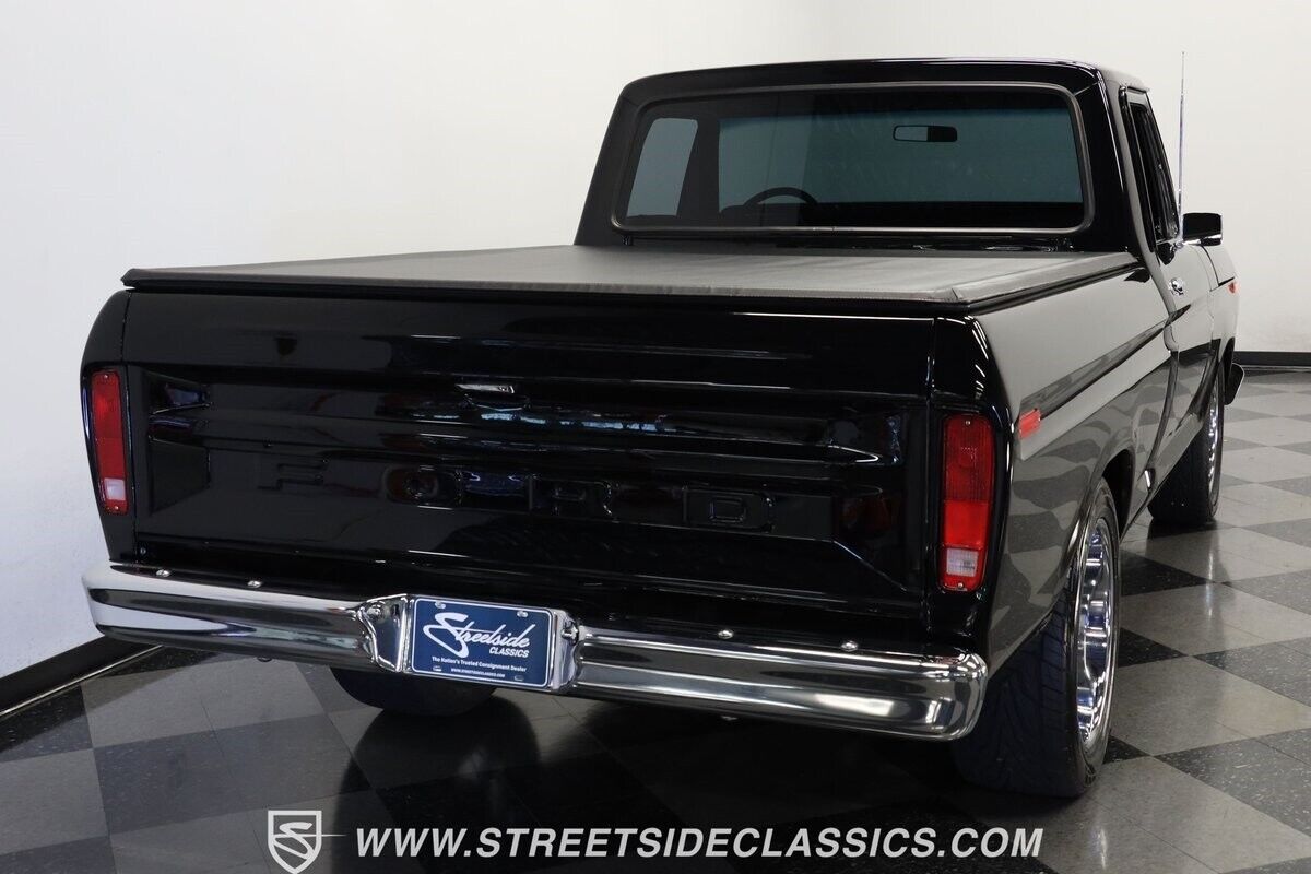 Ford-F-100-1975-Pickup-Truck-9