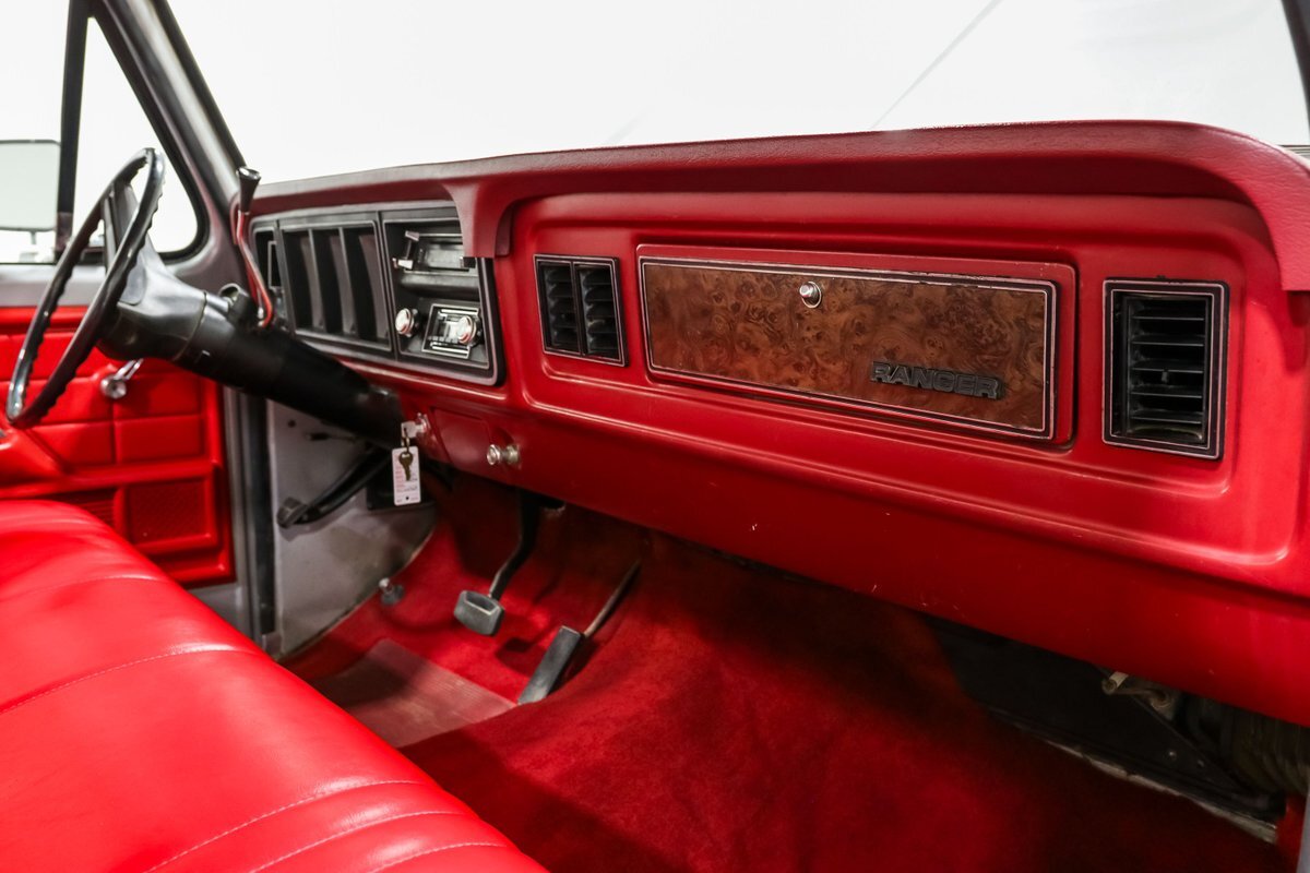 Ford-F-100-1978-Pickup-Truck-13