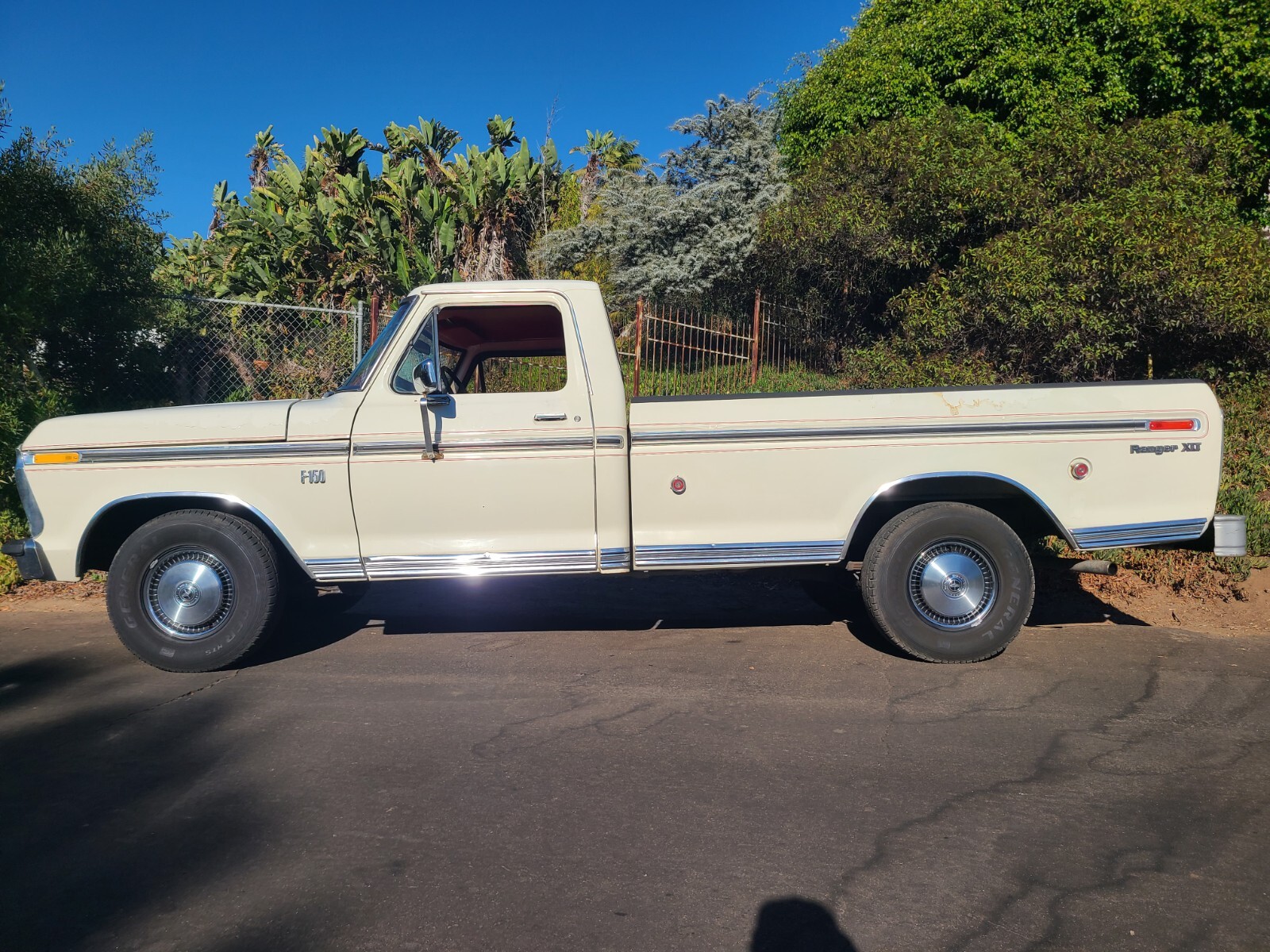 Ford-F-150-1976-Standard-Cab-Pickup-1