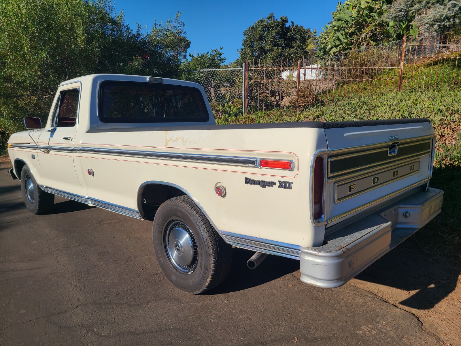Ford-F-150-1976-Standard-Cab-Pickup-2