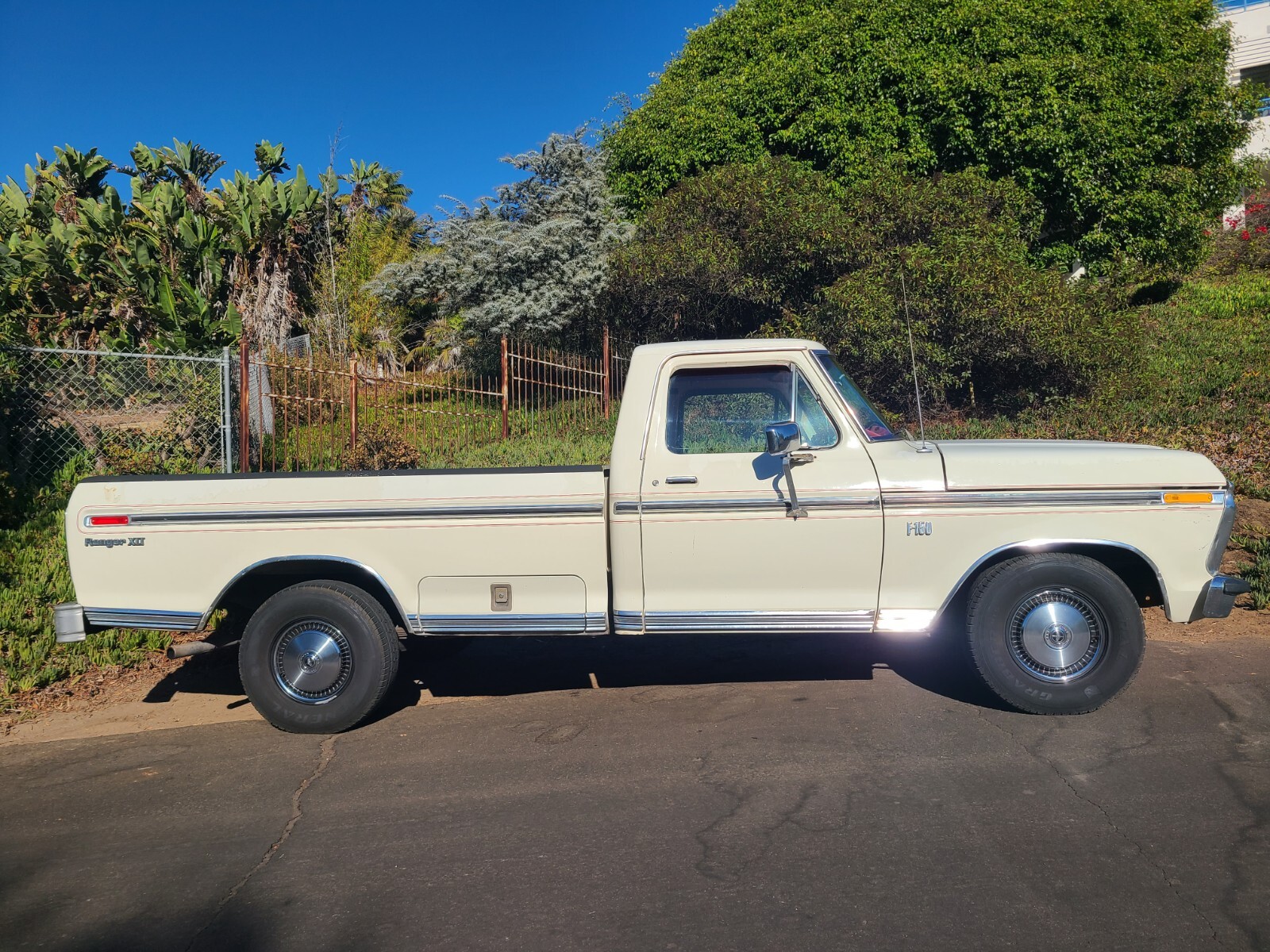 Ford-F-150-1976-Standard-Cab-Pickup-6