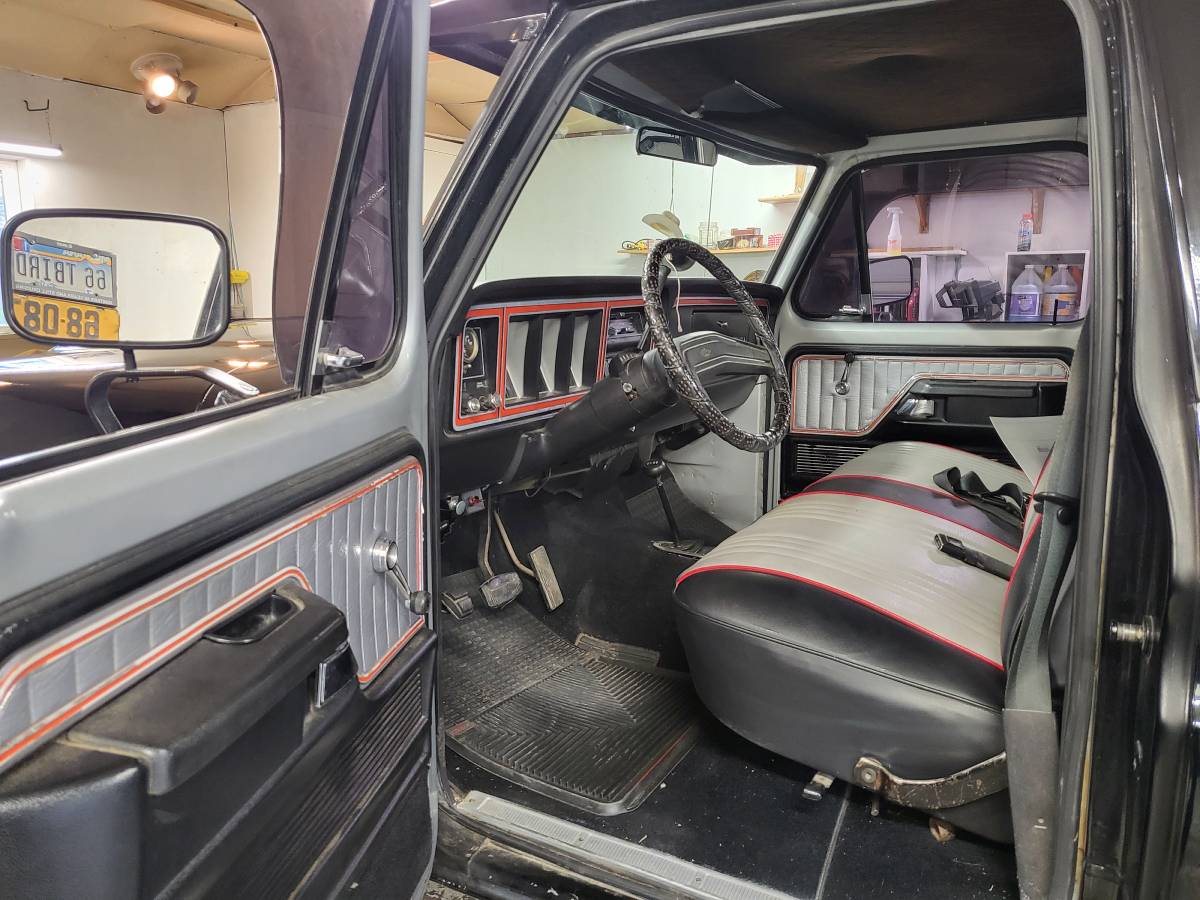 Ford-F-150-1978-black-4