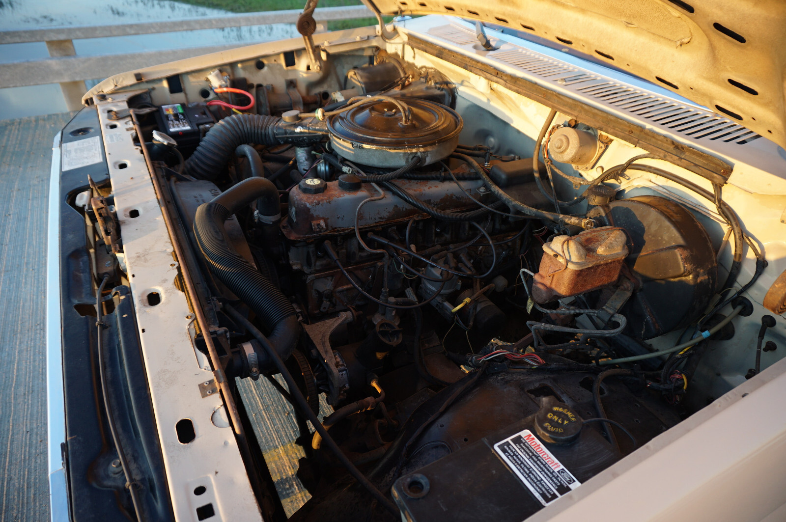 Ford-F-150-1985-Standard-Cab-Pickup-10