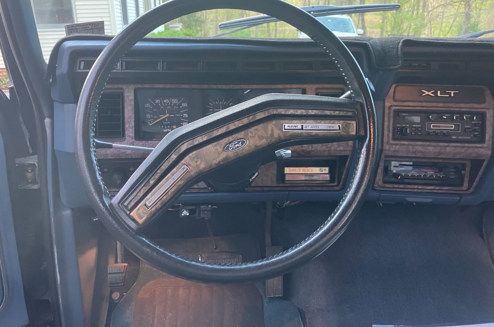 Ford-F-150-1985-Standard-Cab-Pickup-11