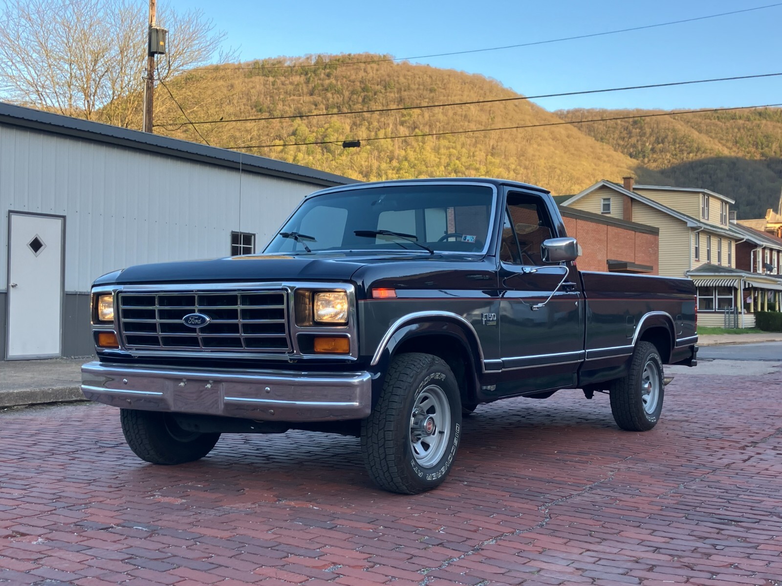 Ford-F-150-1985-Standard-Cab-Pickup-2
