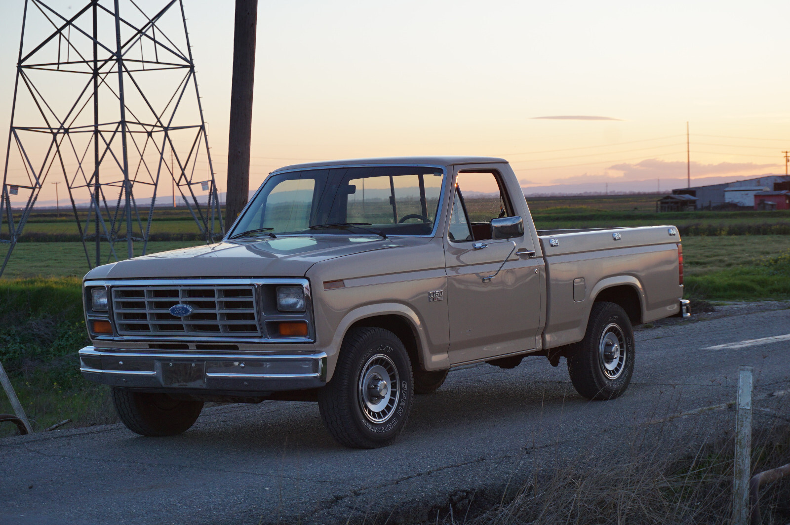 Ford-F-150-1985-Standard-Cab-Pickup-3