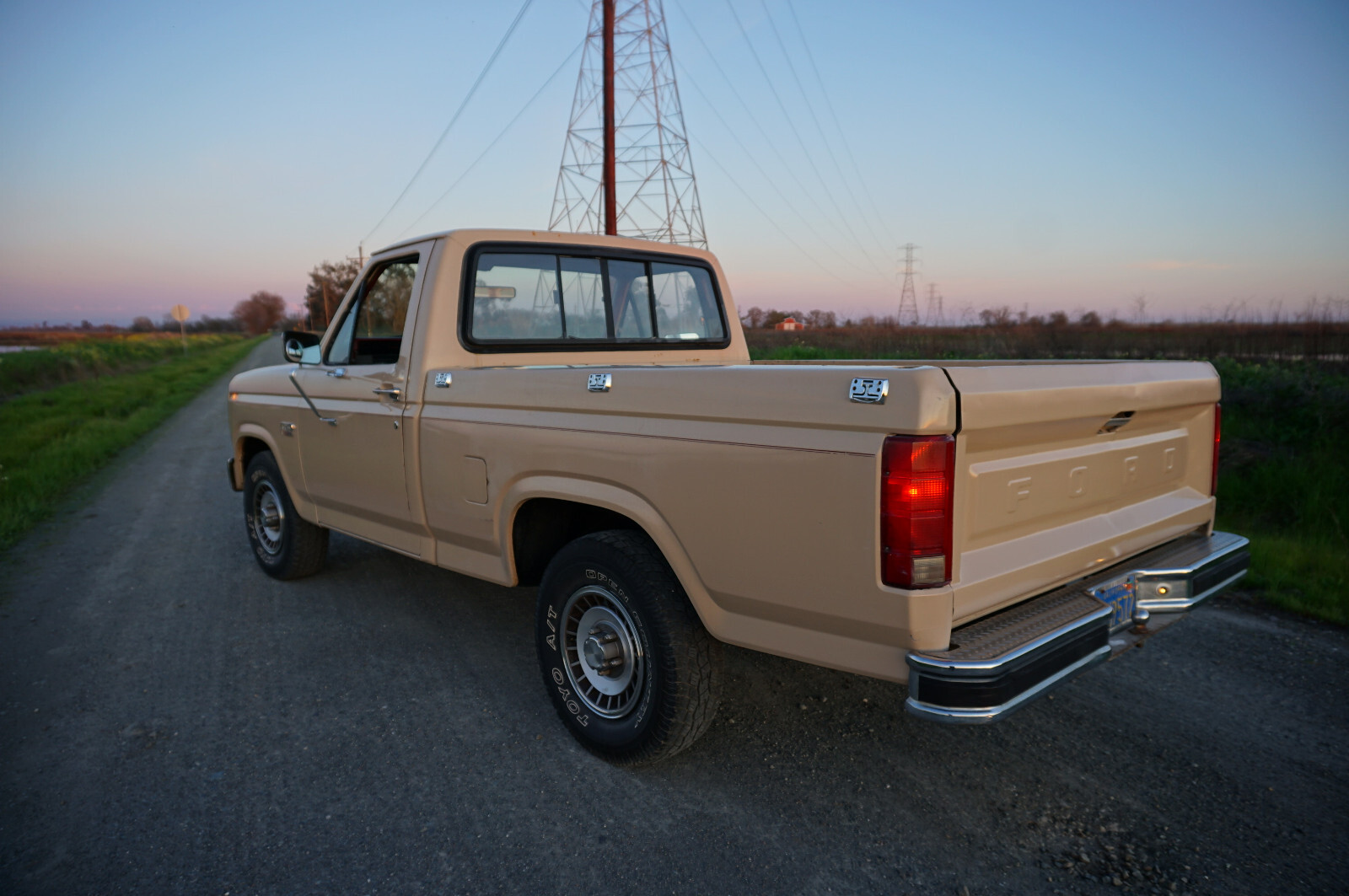 Ford-F-150-1985-Standard-Cab-Pickup-5