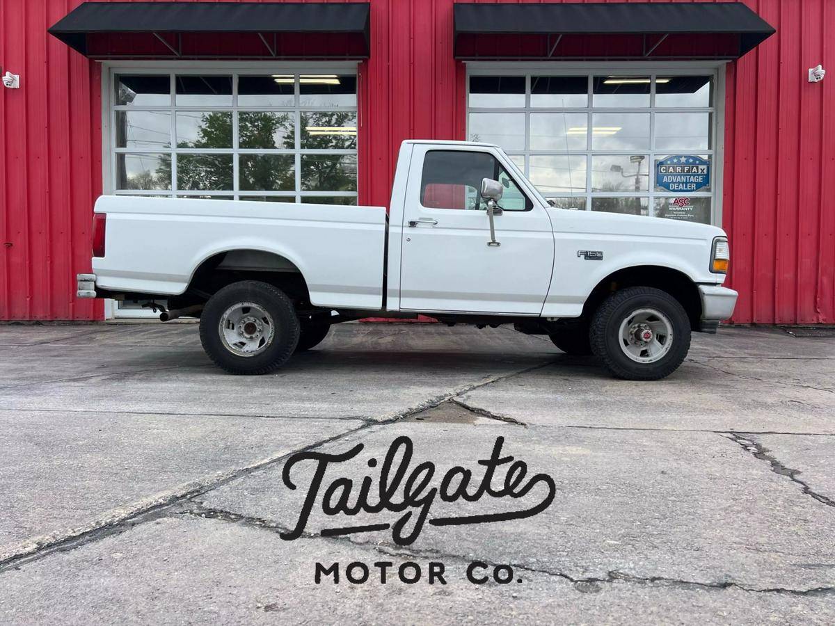 Ford F-150  1993 white