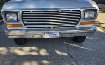 Ford-F-150-short-box-1979-grey-2