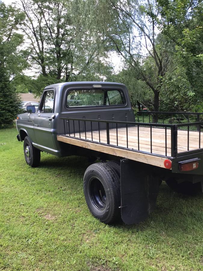 Ford-F-250-1970-grey-2