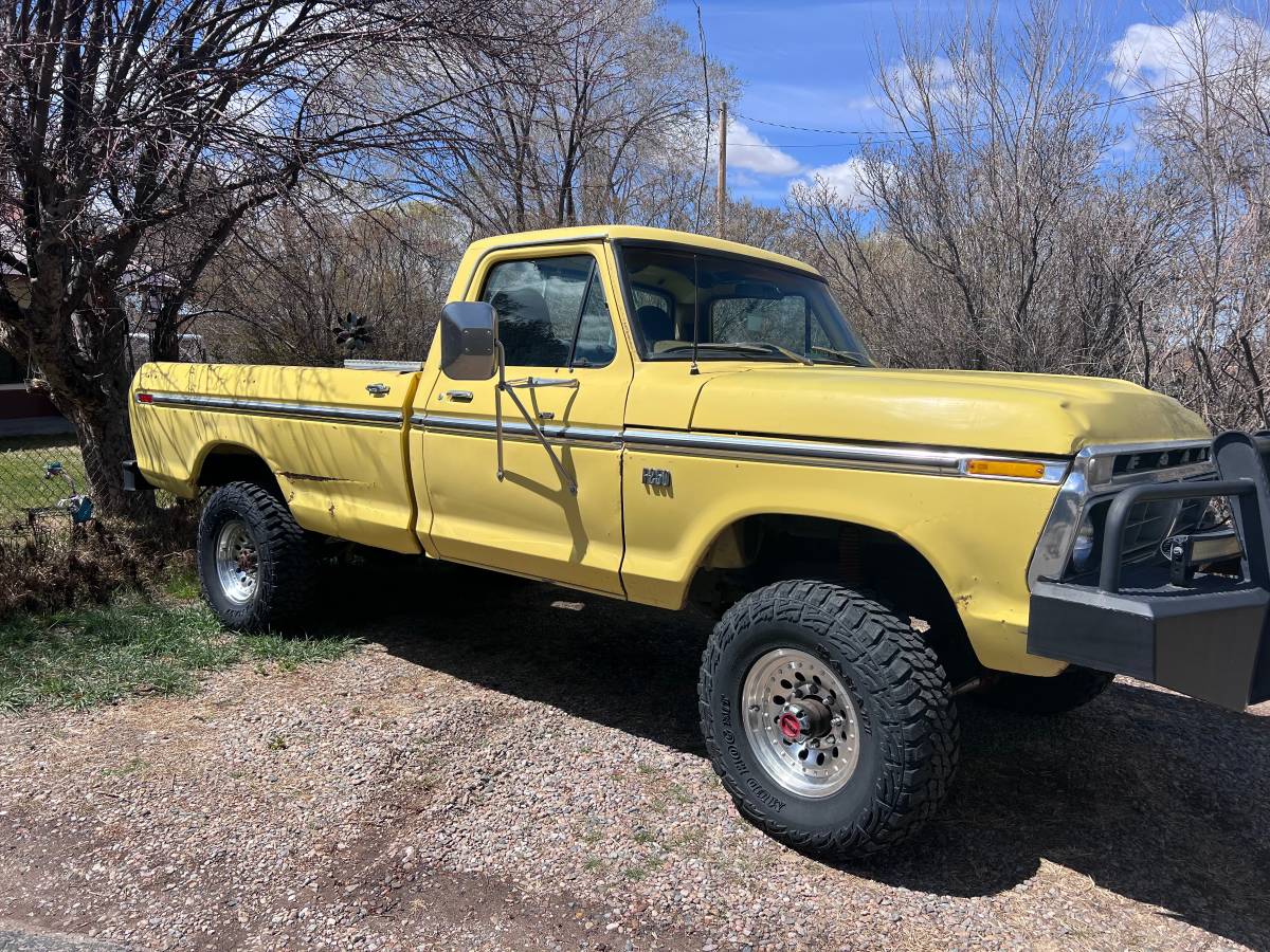 Ford-F-250-1976-yellow-1