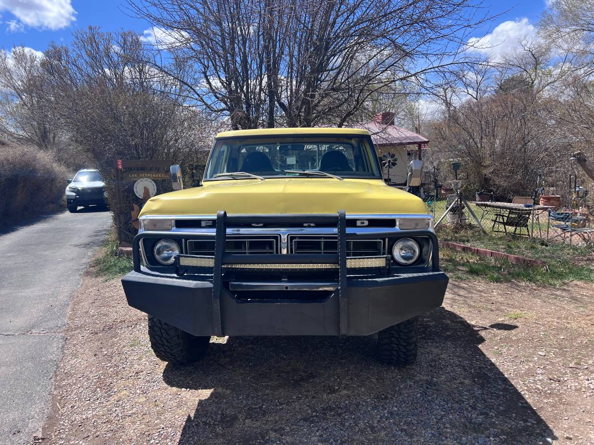 Ford-F-250-1976-yellow-2