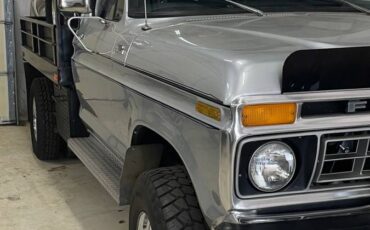 Ford-F-250-1977-silver-1