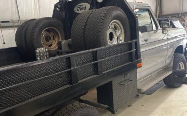 Ford-F-250-1977-silver-2