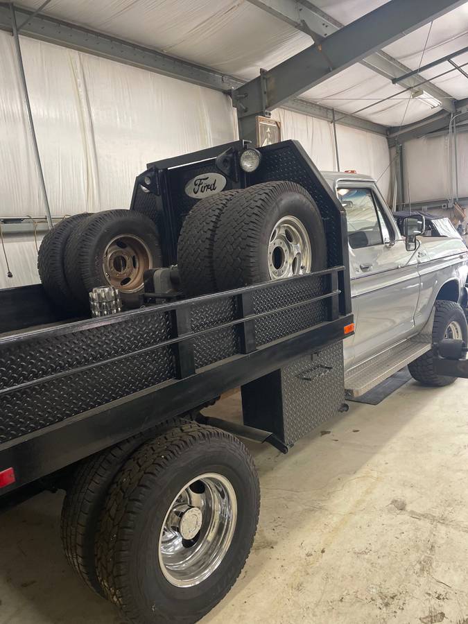 Ford-F-250-1977-silver-2